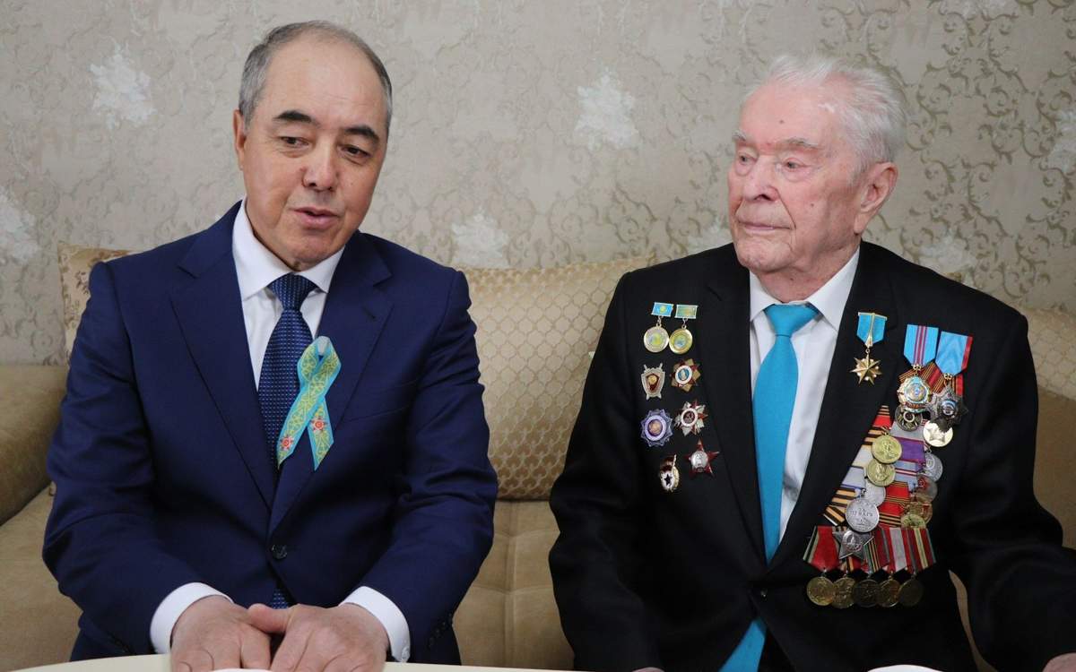 Поздравление-ветеранам-с-Днем-Победы-от-акима-Западно-Казахстанской-области