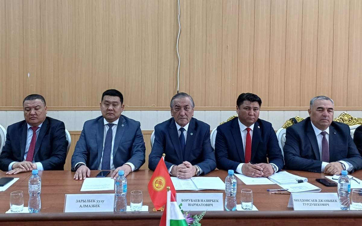 Вопросы-определения-и-отметки-государственной-границы-обсуждены-между-Кыргызстаном-и-Таджикистаном