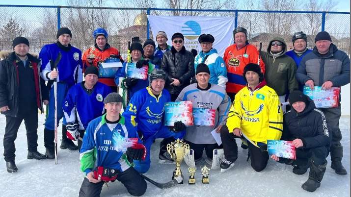 Карагандинские-хоккеисты-ветераны-находят-радость-и-забывают-о-боли-на-тренировках