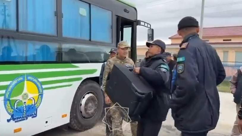 Продолжается-процесс-эвакуации-местных-жителей-из-села-Талдыколь-в-Атырауской-области