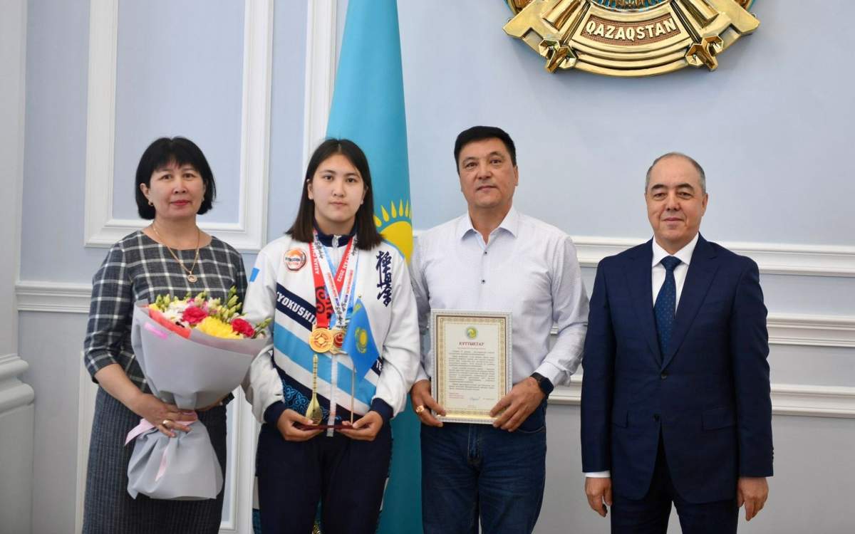 Аким-Западно-Казахстанской-области-Нариман-Турегалиев-поздравил-с-Днем-семьи