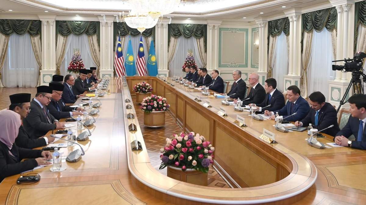 Встреча-президента-Казахстана-с-премьер-министром-Малайзии