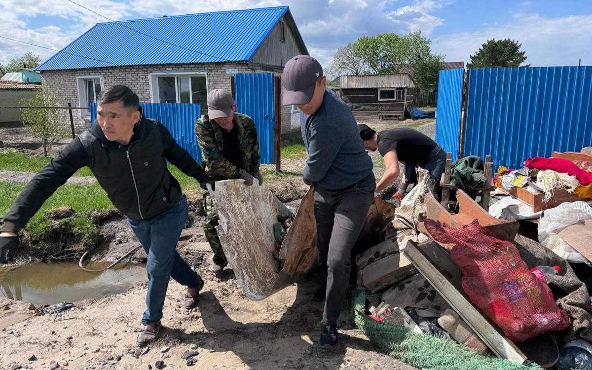 В-то-время-как-на-Северо-Казахстанской-области-бушевал-паводок,-в-селе-Большая-Малышка-прошел-субботник