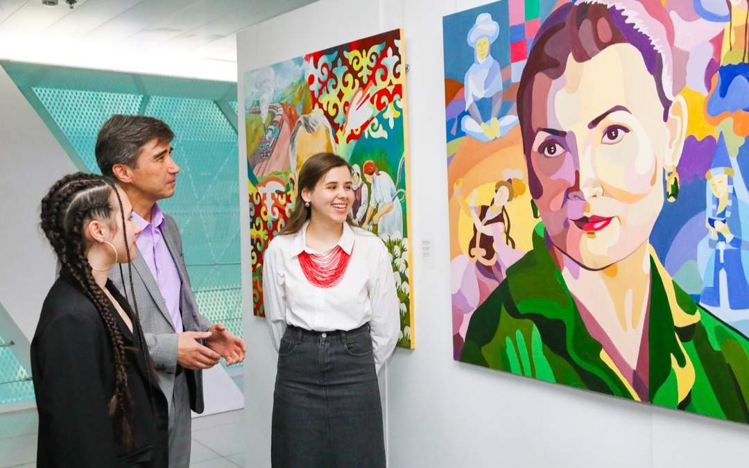 Выставка-творческих-работ-студентов-и-преподавателей-открылась-в-Астане