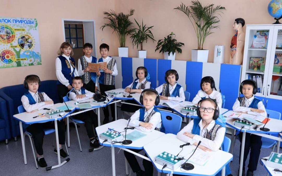Открытие-аудиокласса-в-специальной-школе-интернате-в-Караганде