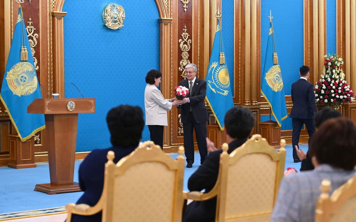 Президент-Казахстана-наградил-выдающихся-деятелей-культуры
