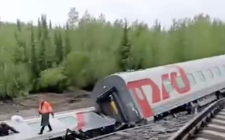 Поезд Воркута — Новороссийск перевернулся в Республике Коми: пострадали около 70 человек