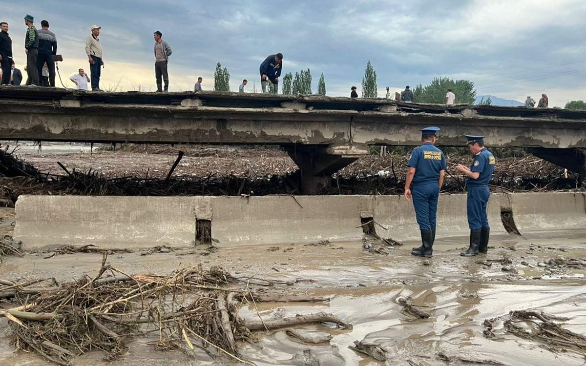 Пять человек погибли при сходе селей в Кыргызстане