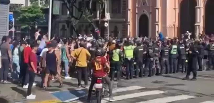 В-Венесуэле-начались-протесты-против-объявления-Николаса-Мадуро-победителем-выборов