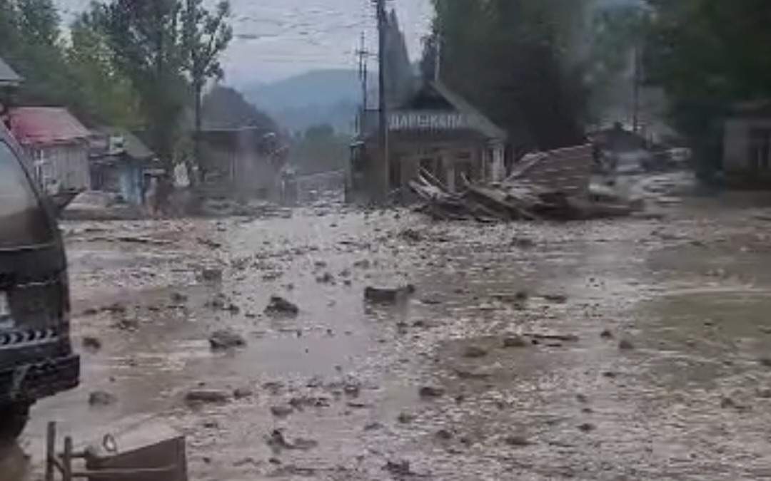 В Кыргызстане вновь сошел сель