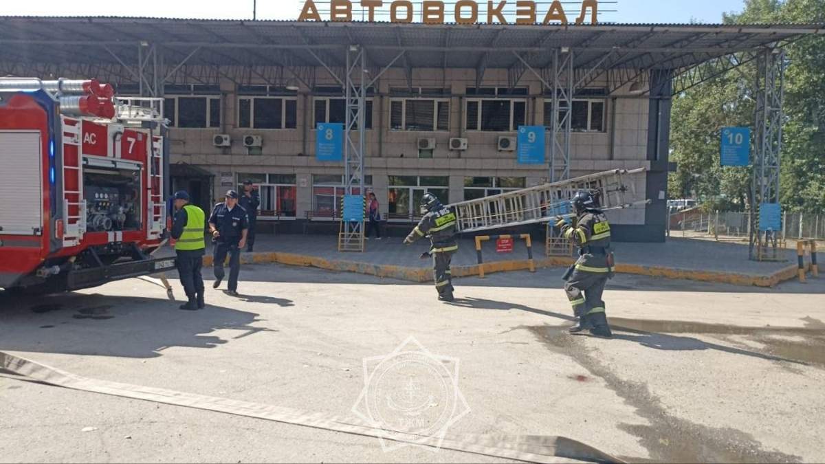 Пожар вспыхнул в здании автовокзала в Усть-Каменогорске