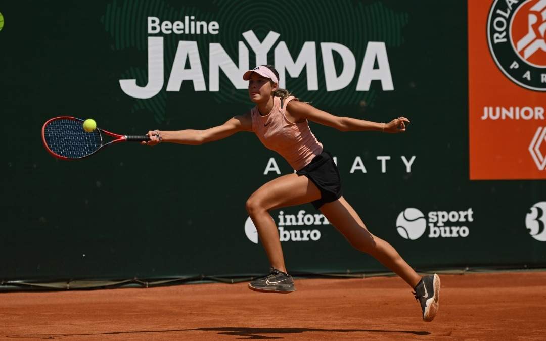 Казахстанцы празднуют победы на старте квалификационного турнира Roland Garros