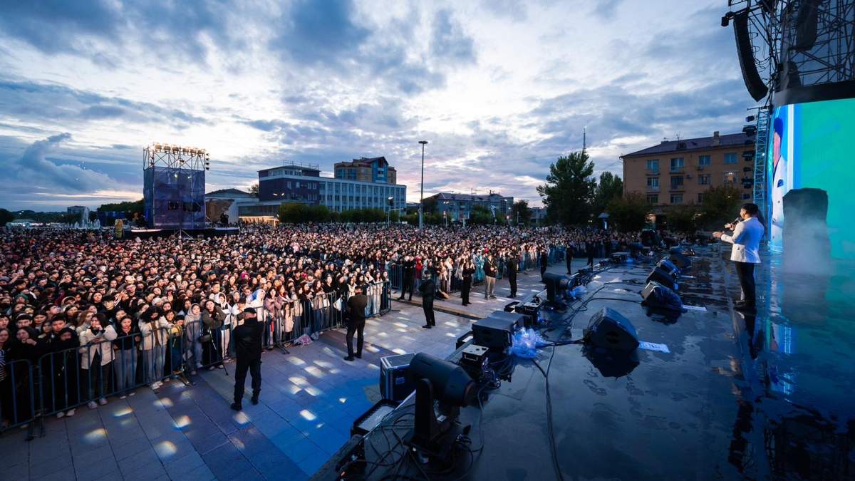 35 детей потерялись во время концерта в Карагандинской области