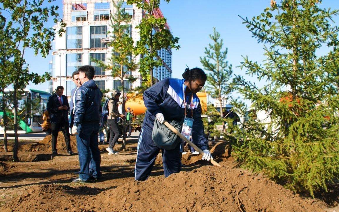 «Таза Қазақстан»: участники Всемирных игр кочевников посадили деревья в Астане