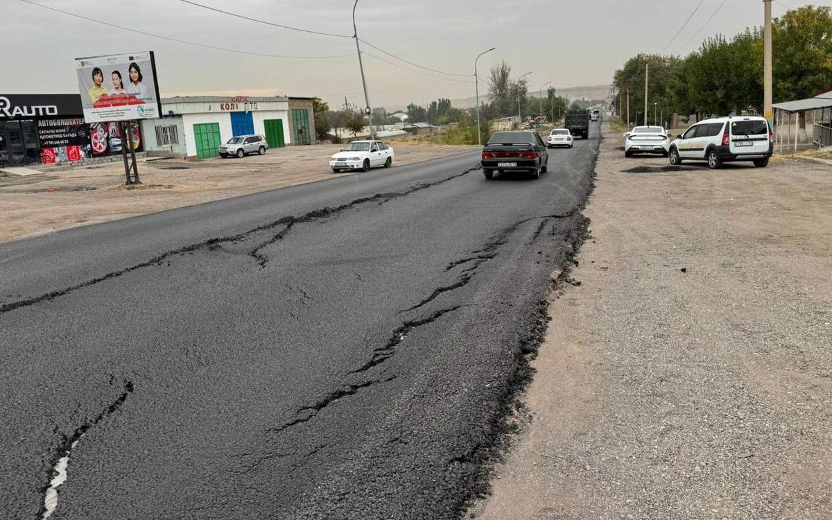 Новое дорожное покрытие продержалось всего сутки в Туркестанской области