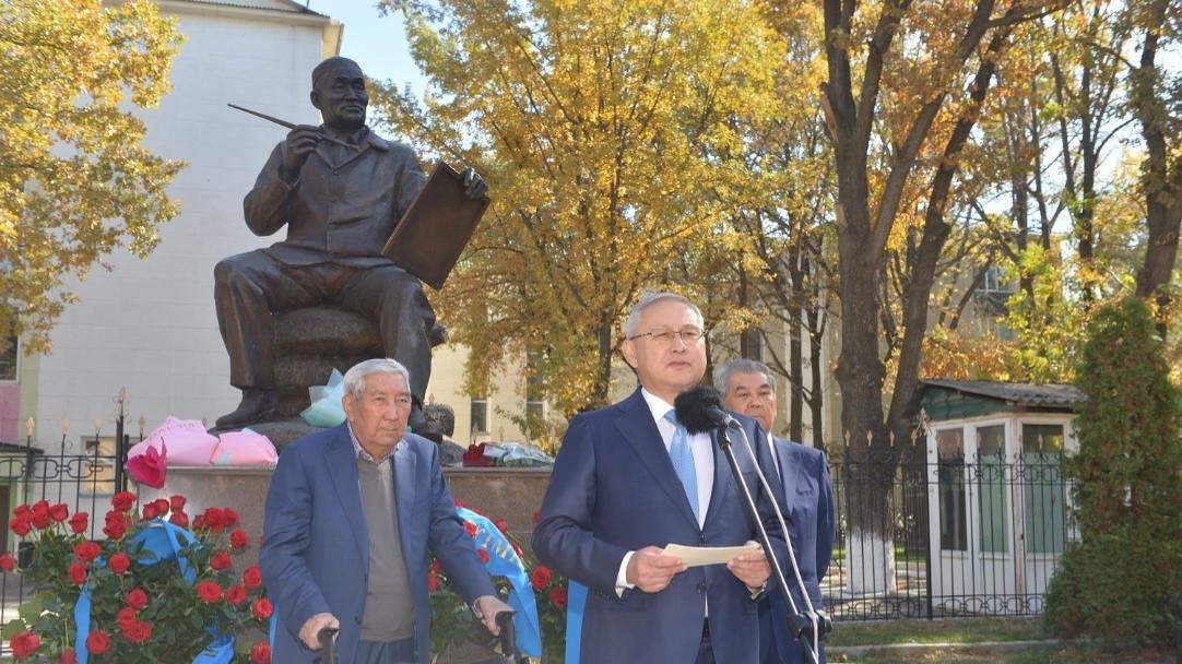 Памятник-Абылхану-Кастееву-открыли-в-области-Жетысу