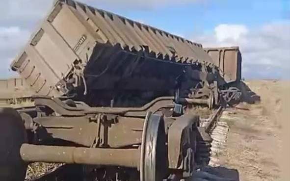 Тепловоз столкнулся с локомотивом на разъезде Сарысу