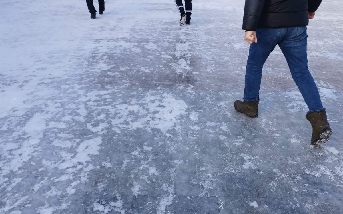 Сколько человек получило травмы в первые снежные дни в Костанайской области