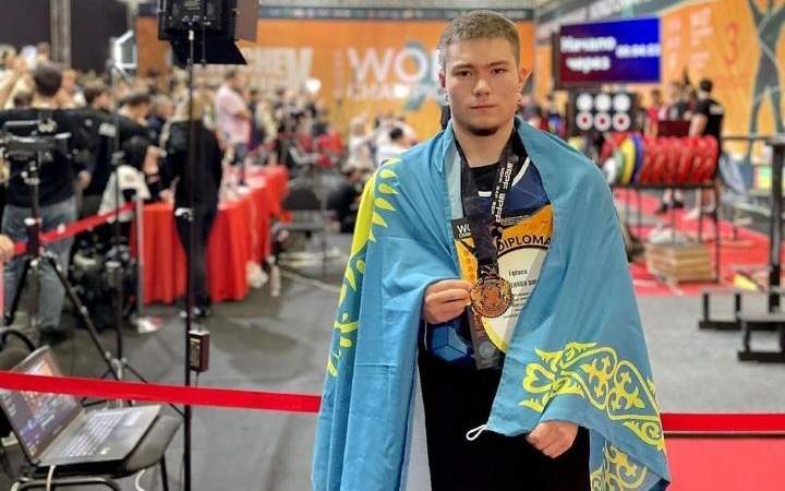 Стритлифтер из Шахтинска стал чемпионом мира