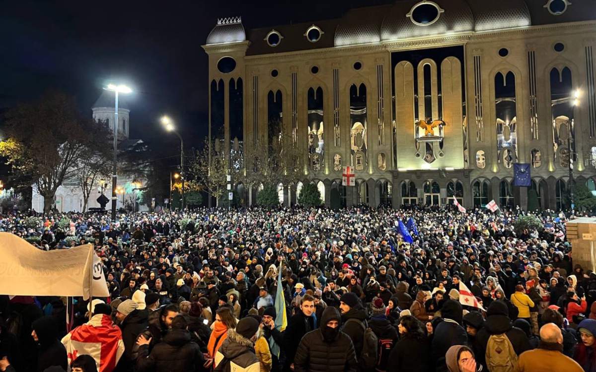 В Тбилиси происходят столкновения митингующих с полицией