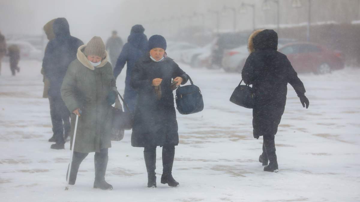 Метель и туман: штормовое предупреждение объявили в Астане и 12 областях РК