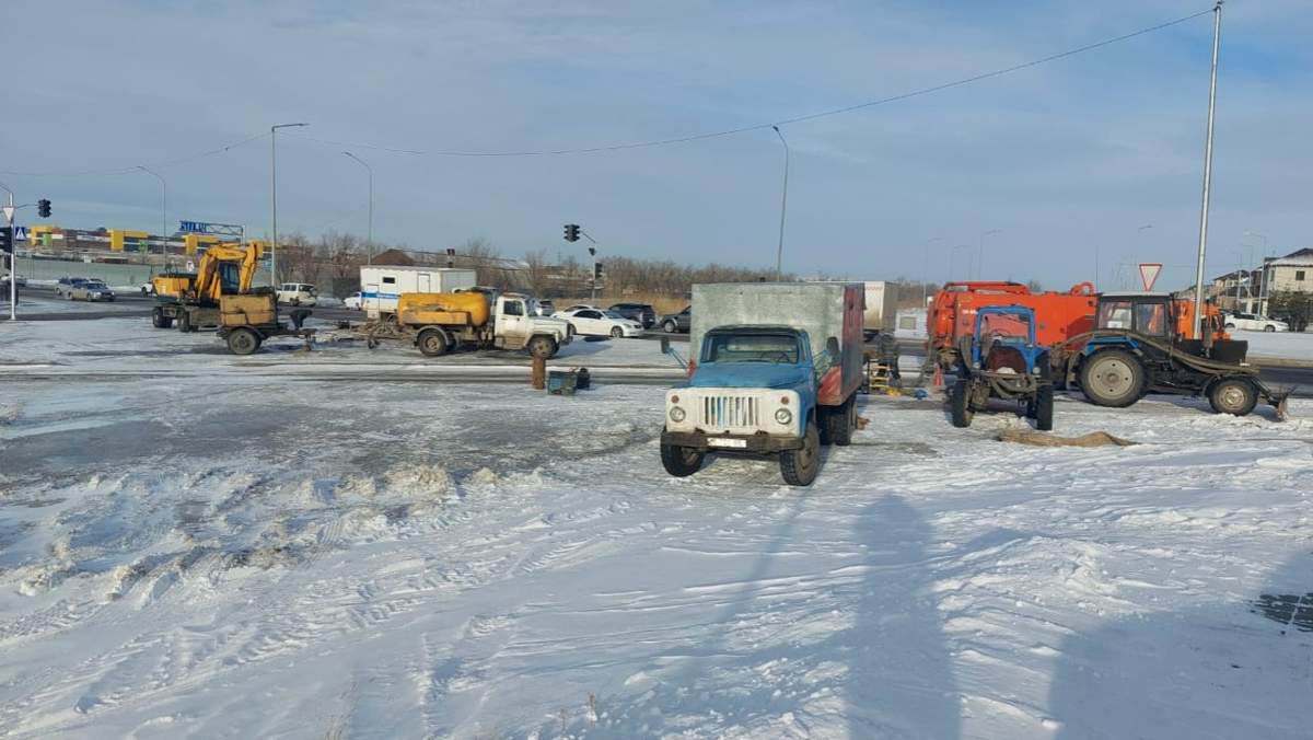 Почти 60 многоэтажных домов остались без воды в Караганде