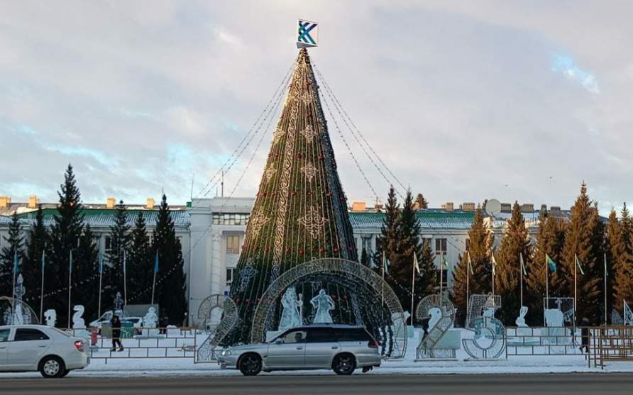 Ледовый городок Кокшетау: креативная елка и исполняющая желания Змея