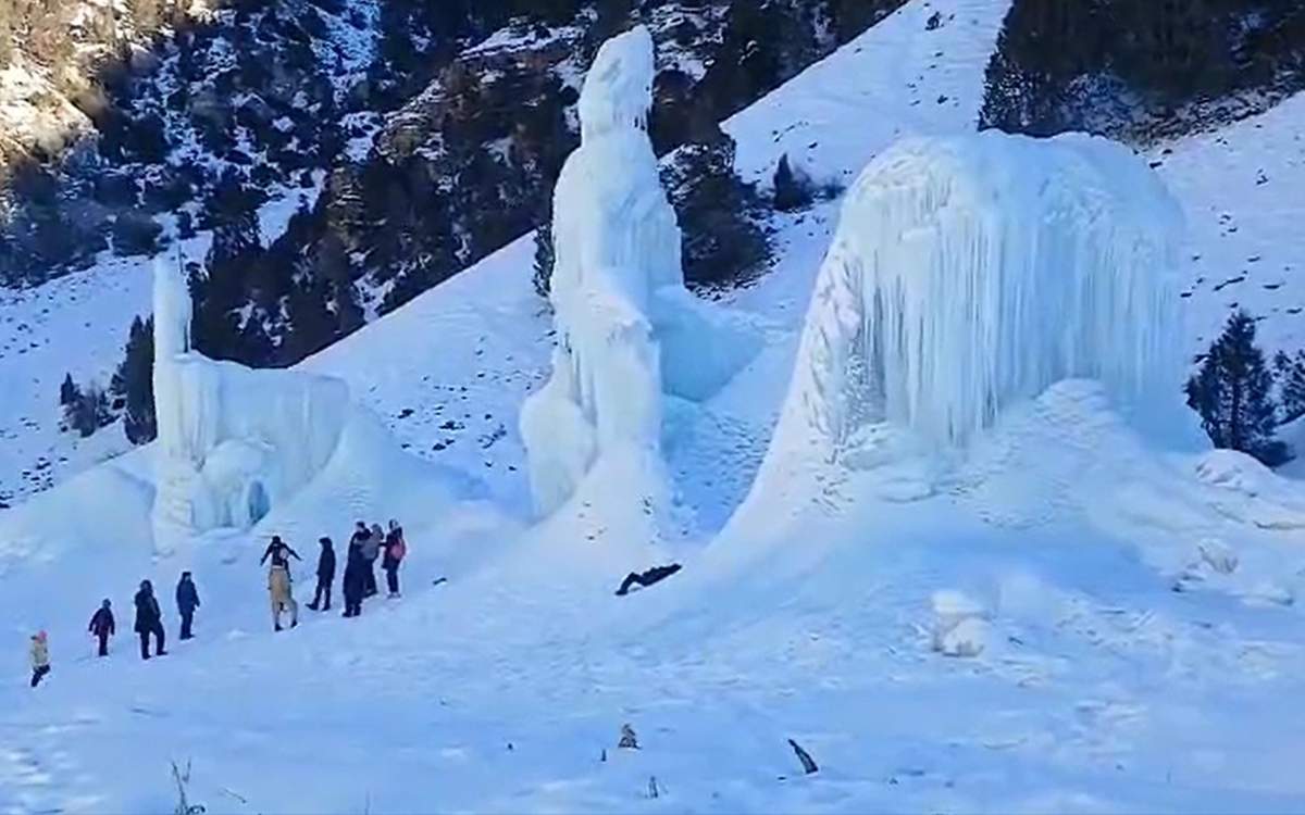 На юге Кыргызстана создали три искусственных ледника