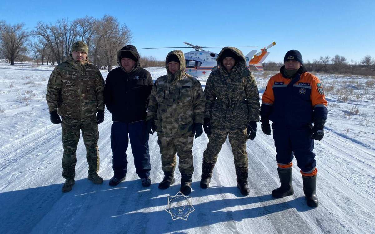 Пропавших людей нашли с помощью вертолета в области Жетысу