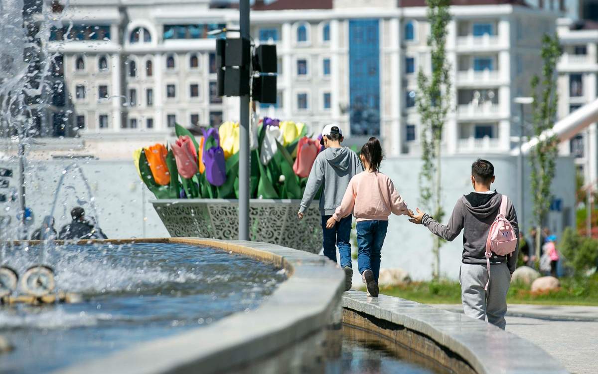 Сколько семей имеют доходы ниже стоимости потребительской корзины в Казахстане