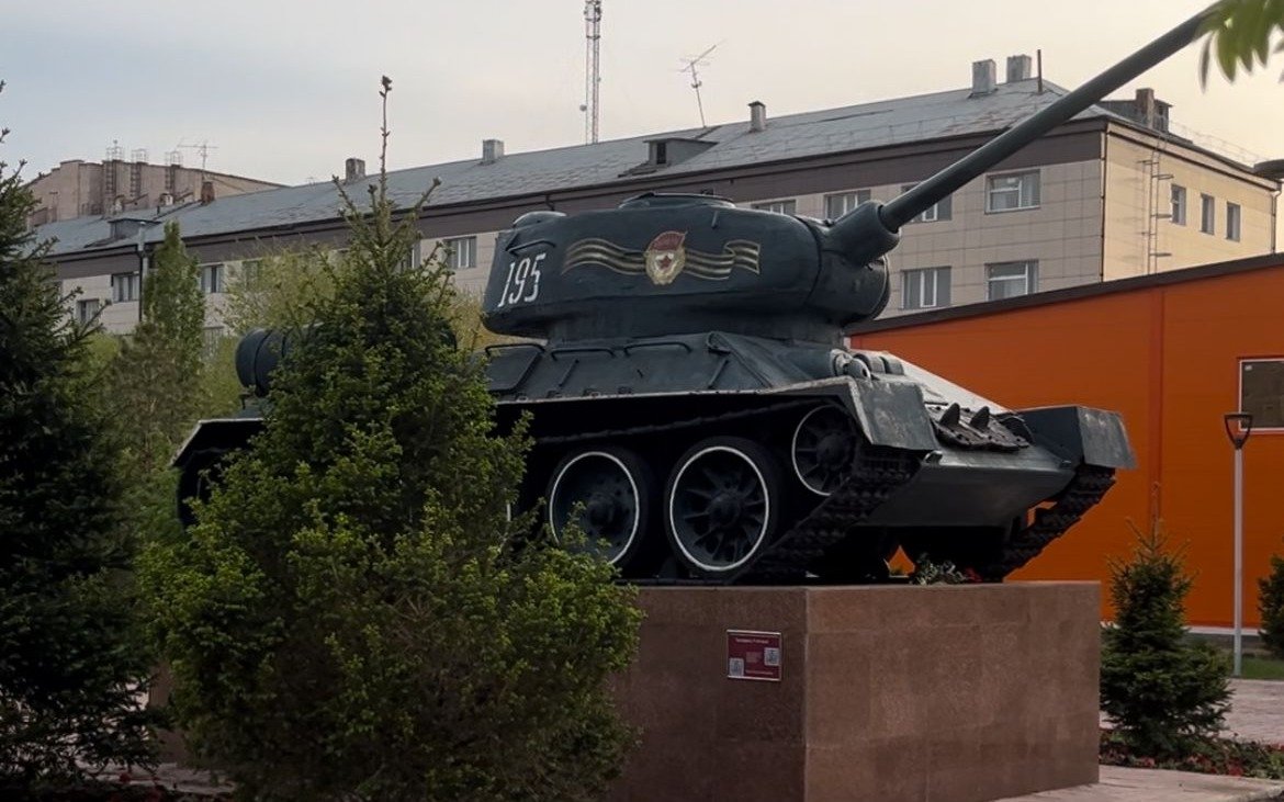 Символ эпохи: знаменитый памятник легендарному танку Т-34 в Павлодаре