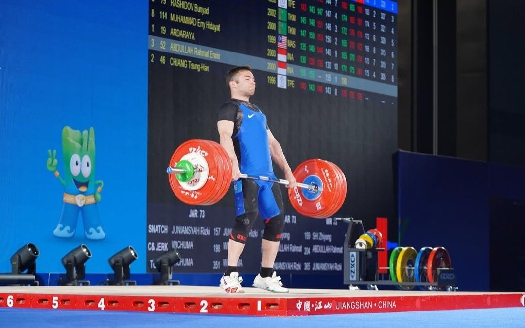 Казахстанский штангист завоевал «бронзу» на чемпионате Азии в Китае