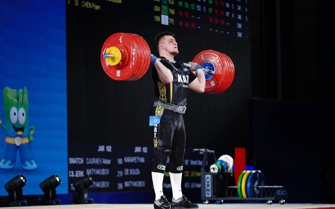 Казахстанский штангист стал серебряным призером чемпионата Азии