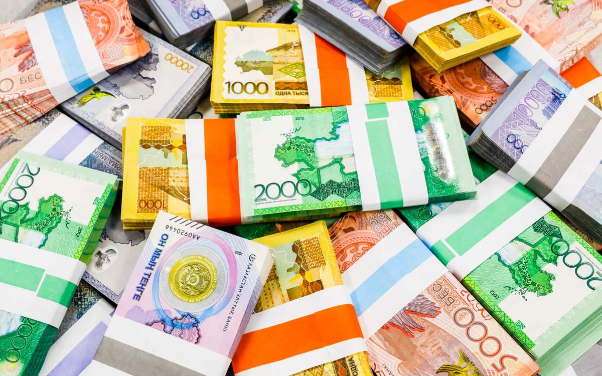 Курсы валют в обменниках Алматы и Астаны на 15 мая
