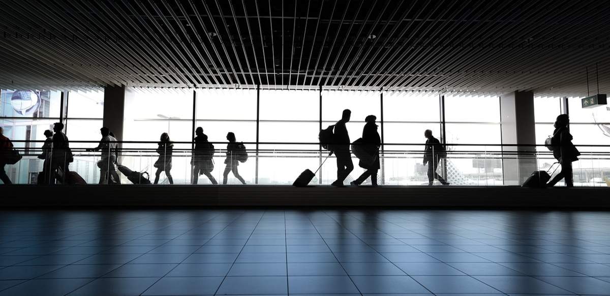Рекламный щит упал на трех казахстанок в аэропорту Шарм-эш-Шейха