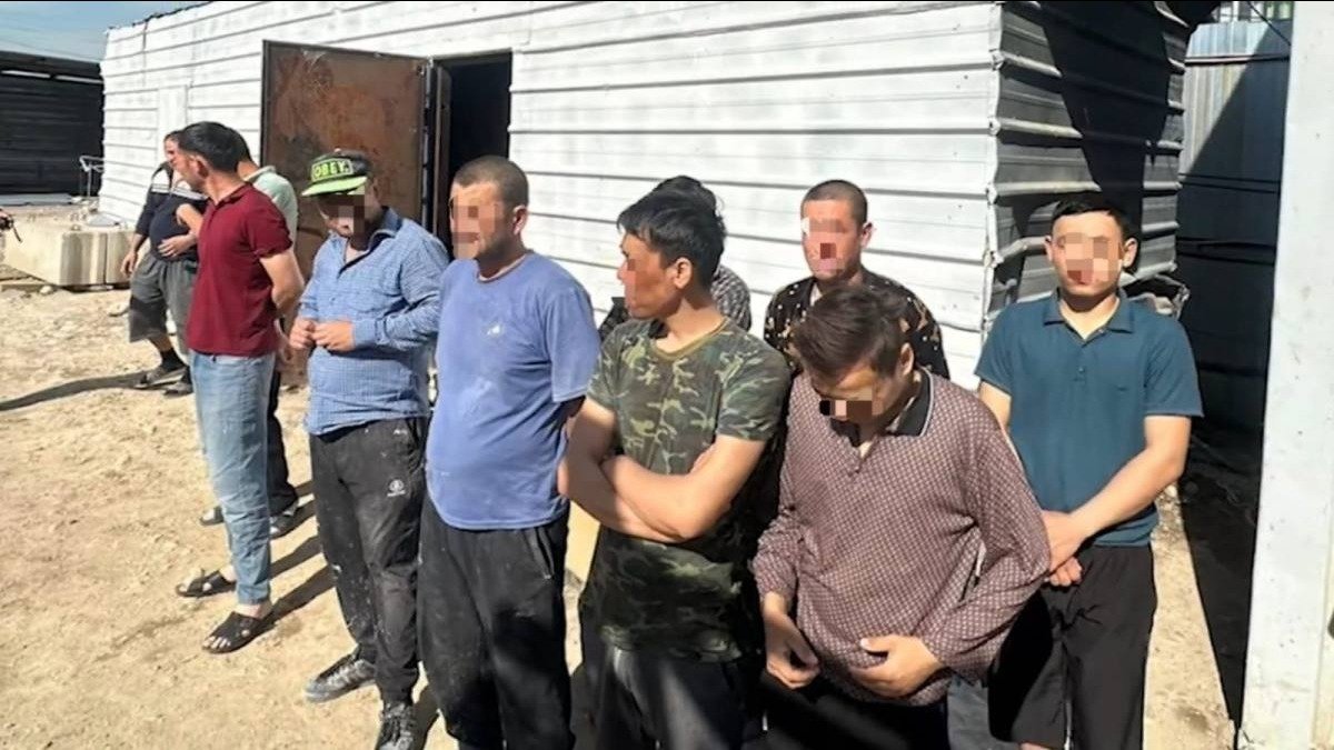 На стройке в Алматы выявили свыше 20 нелегальных иностранных рабочих