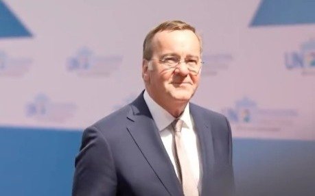 Германия: министр обороны не исключает возвращения обязательной военной службы