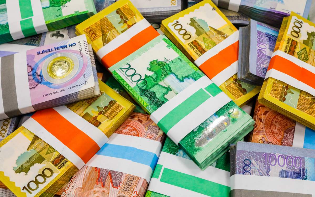 Курсы валют в обменниках Алматы и Астаны на 26 мая