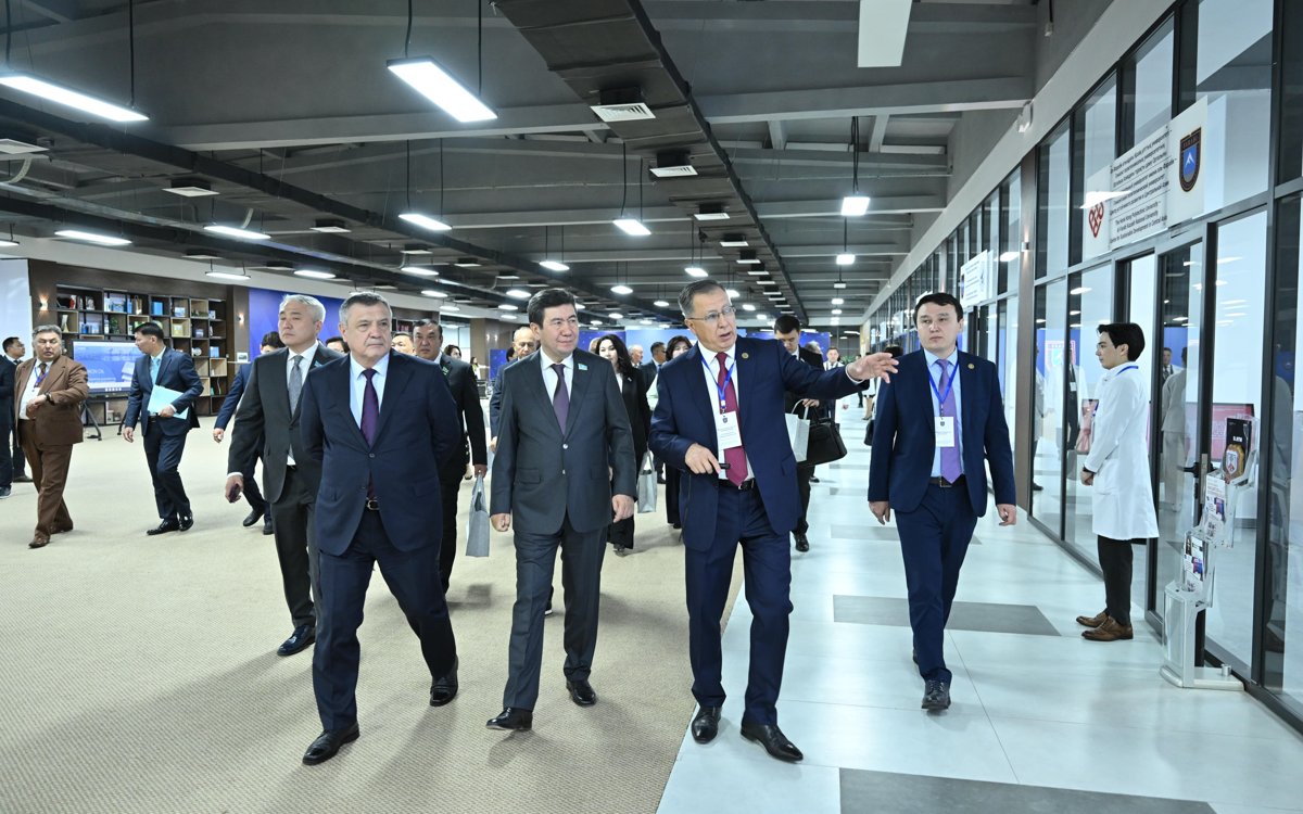 Инновационные разработки Farabi Hub показали казахстанским и узбекским парламентариям