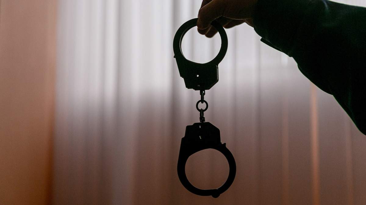 Организатора детского конкурса задержали в Алматы по подозрению в мошенничестве