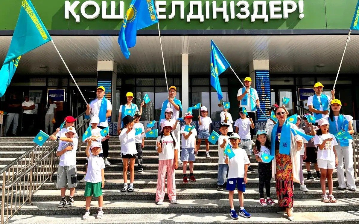 Гимн Казахстана одновременно исполнили более 10 тысяч детей в Астане