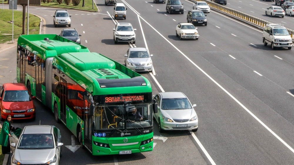 Возраст общественного транспорта в Алматы составил 2,5 лет