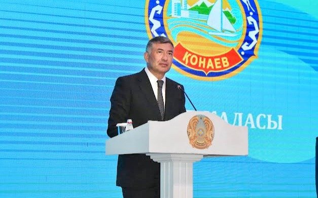 Жители Конаева жалуются на неприятный запах — ответ акима