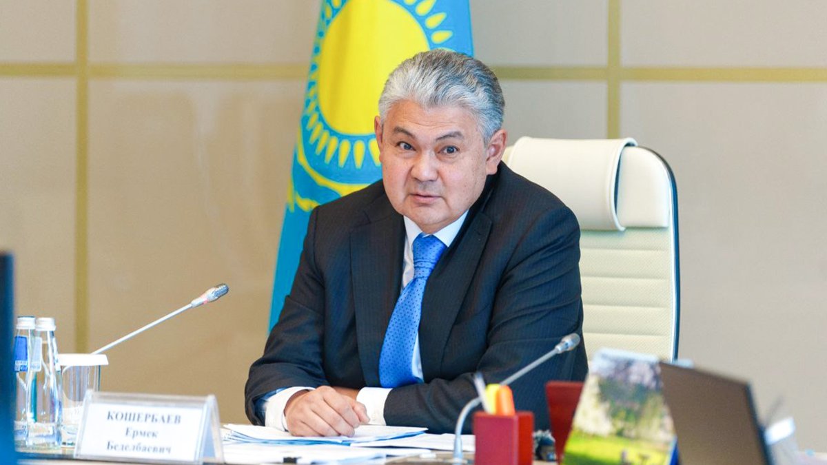 Летний туризм, безопасность детей и права медиков: Кошербаев провел совещание в ВКО