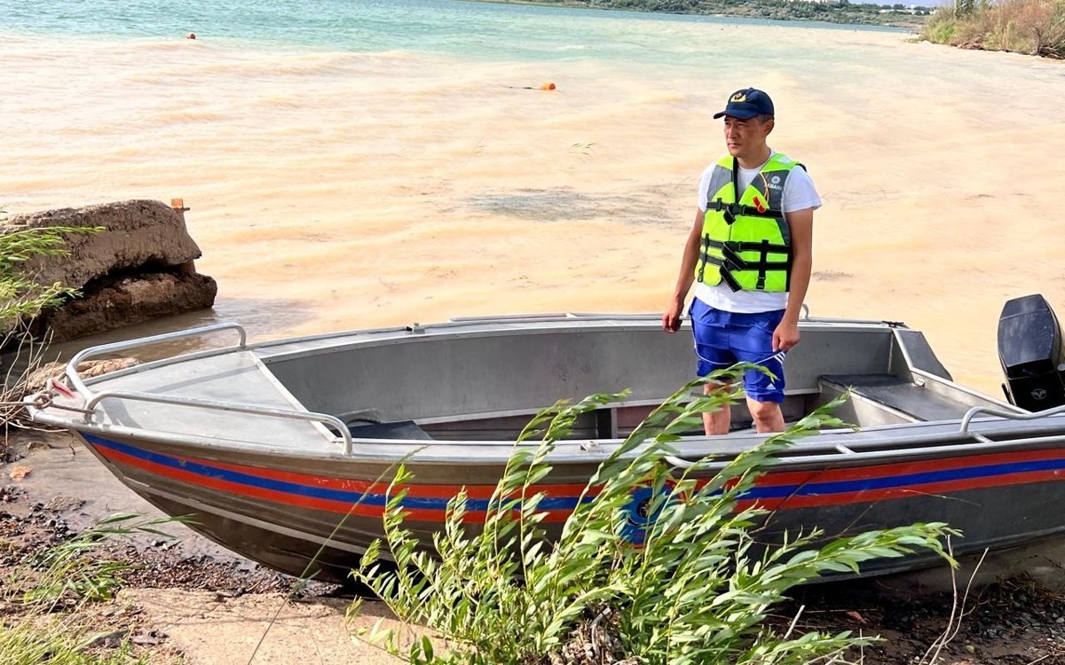 Лодка надежды: как работают спасатели на водоемах Караганды