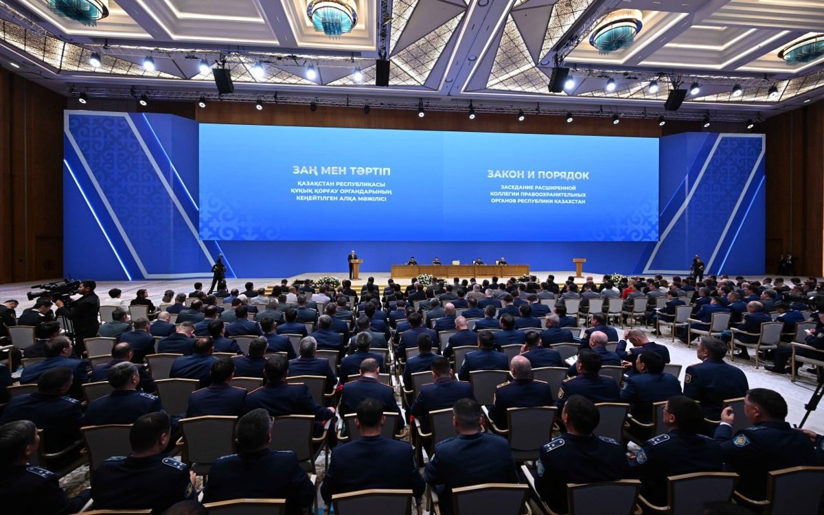 Глава государства подписал Закон об амнистии к 30-летию Конституции
