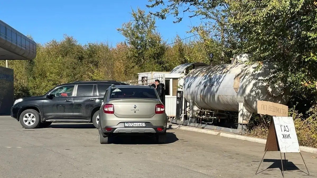 Пустые баки и длинные очереди: в Уральске вновь дефицит сжиженного газа