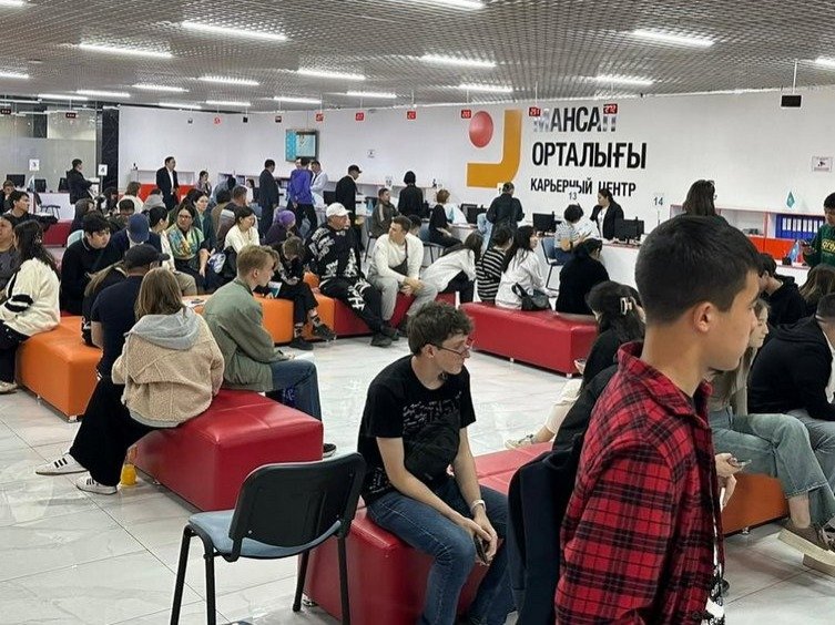 «Молодежная практика»: сколько участников находят официальную работу в РК