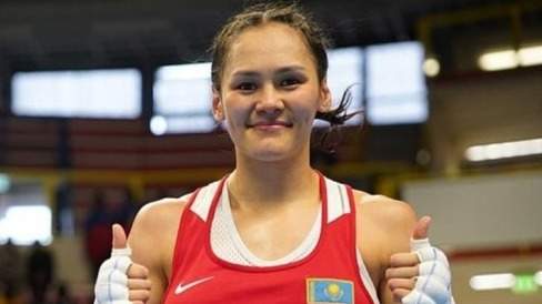 Чемпионка мира по боксу Алуа Балкибекова победила Дженифер Лозано из США