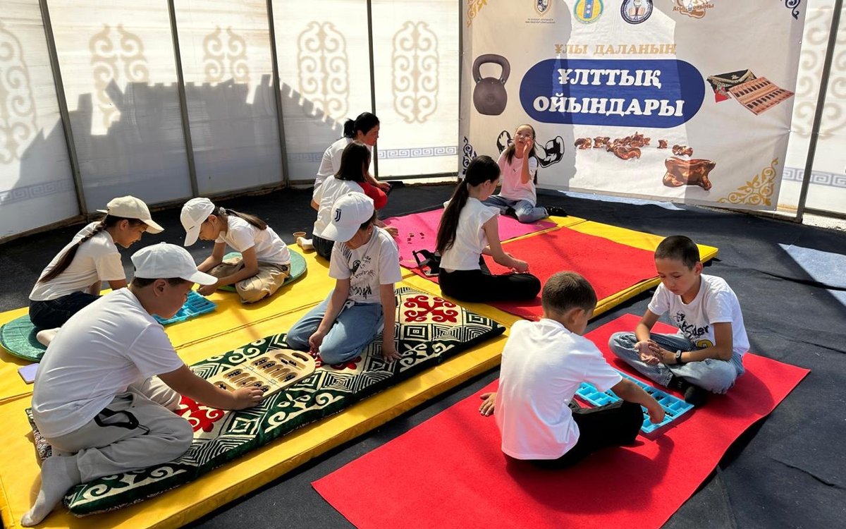 Школьники Астаны отметили День столицы творчеством и традициями
